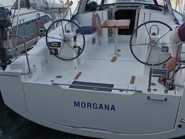 Huur een Bénéteau Oceanis 38 in Furnari