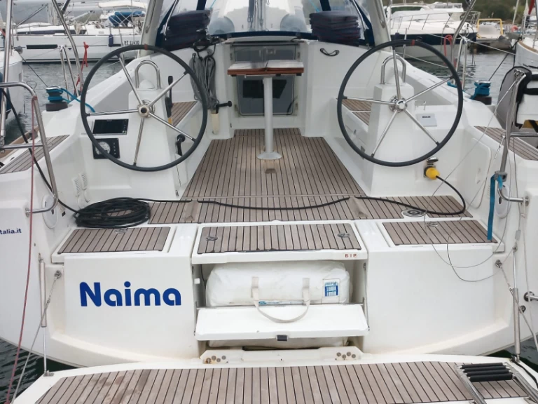 Huur een Bénéteau Oceanis 38.1 in Cannigione