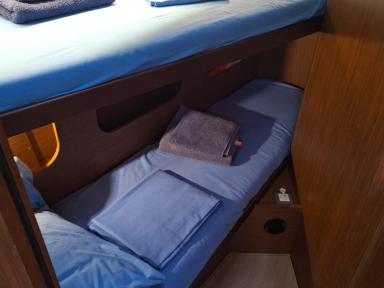 Bootverhuur Procida goedkoop Oceanis 40.1