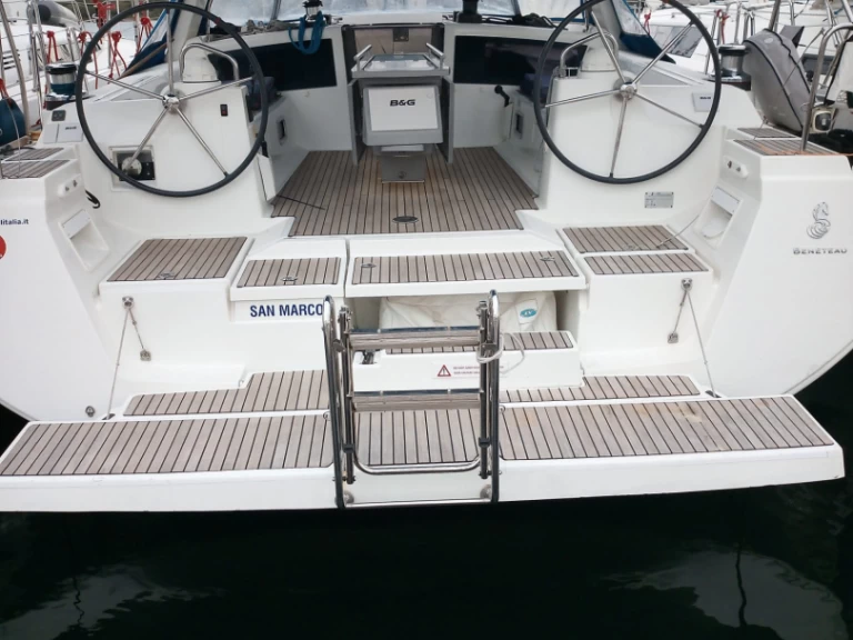 Huur een Bénéteau Oceanis 48 in Procida