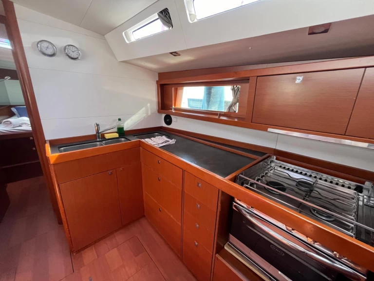 Bootverhuur Procida goedkoop Oceanis 48
