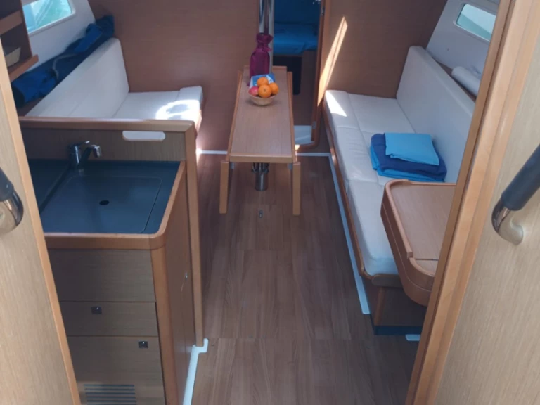 Jeanneau Sun Odyssey 319 te huur van particulier of professional in Furnari