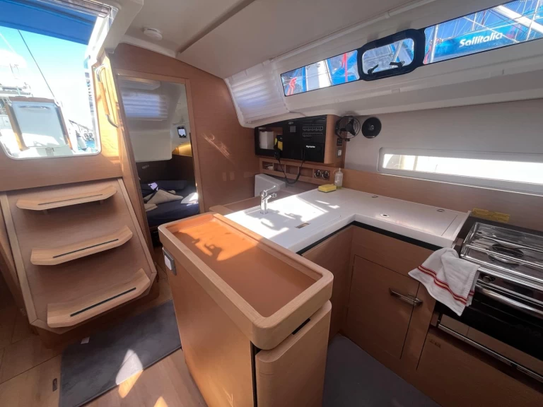 Jeanneau Sun Odyssey 410 te huur van particulier of professional in Cannigione