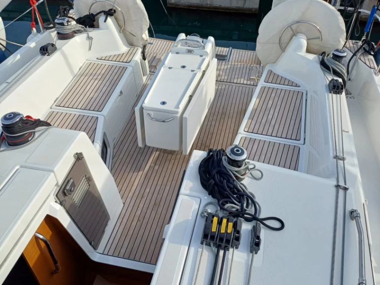 Bootverhuur Procida goedkoop Sun Odyssey 410