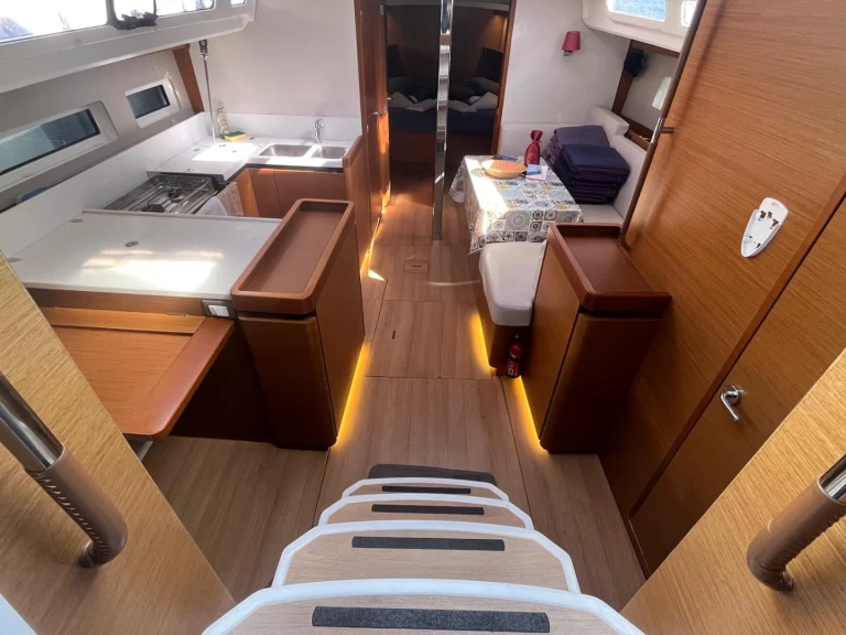 Jeanneau Sun Odyssey 440 te huur van particulier of professional in Cannigione
