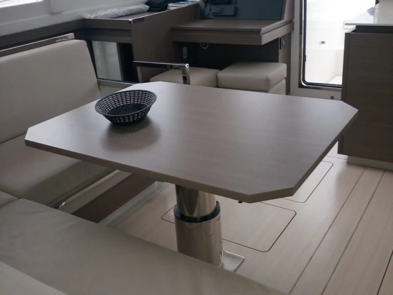 Verhuur Catamaran Leopard Catamarans / Robertson & Caine met vaarbewijs