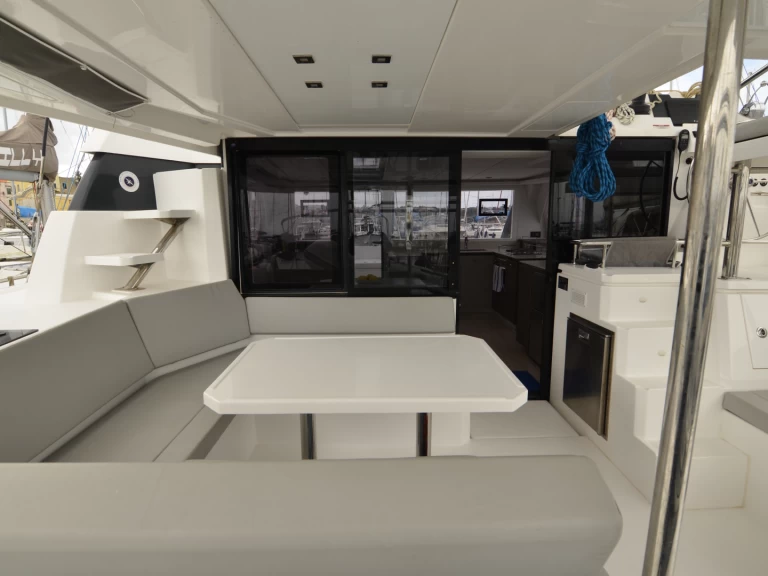 Verhuur Catamaran in Procida - Leopard Catamarans / Robertson & Caine Leopard 42 - 4 cab.