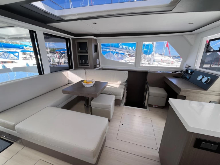 Huur een Leopard Catamarans / Robertson & Caine Leopard 45 in Cannigione