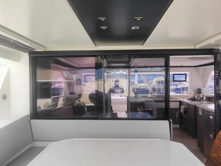 Huur een Leopard Catamarans / Robertson & Caine Leopard 45 in Procida