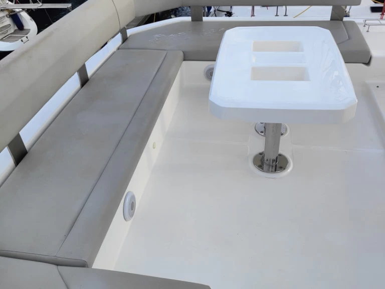 Huur een Leopard Catamarans / Robertson & Caine Leopard 45 in Procida