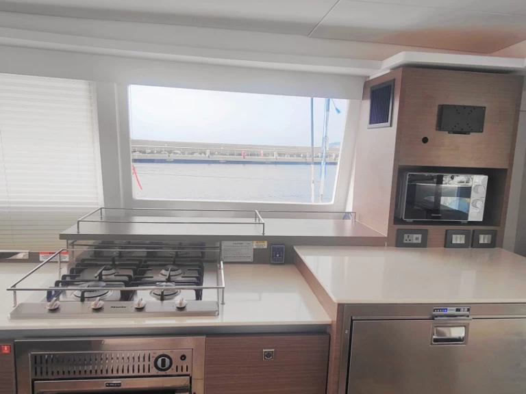 Huur een Leopard Catamarans / Robertson & Caine Leopard 50 - 5 + 1 cab in Procida