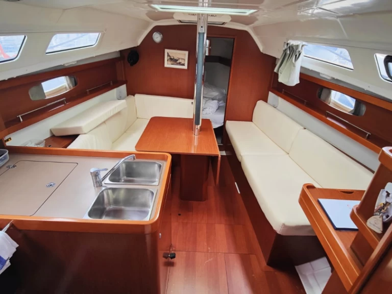 Bootverhuur Procida goedkoop Oceanis 31