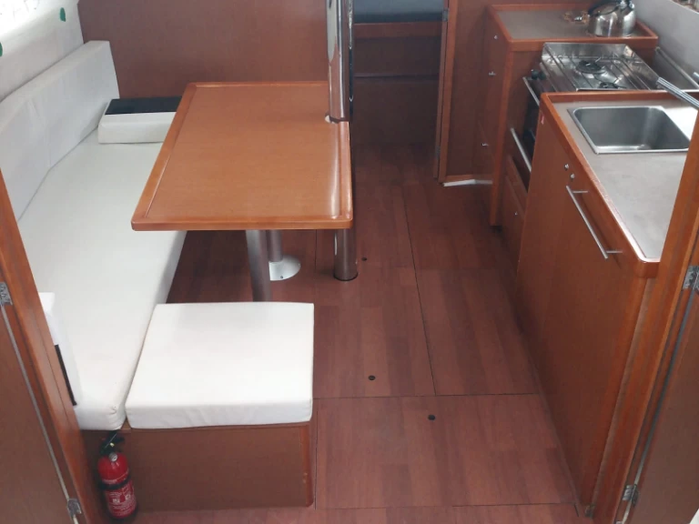 Bootverhuur Cannigione goedkoop Oceanis 38