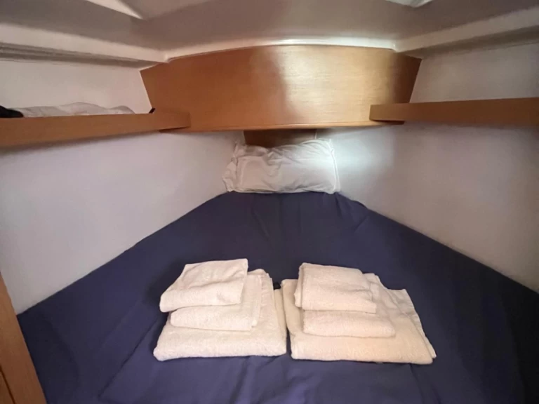 Huur een Jeanneau Sun Odyssey 319 in Cannigione