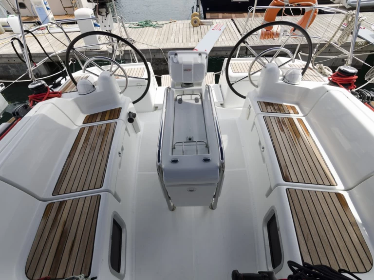 Bootverhuur Procida goedkoop Sun Odyssey 409