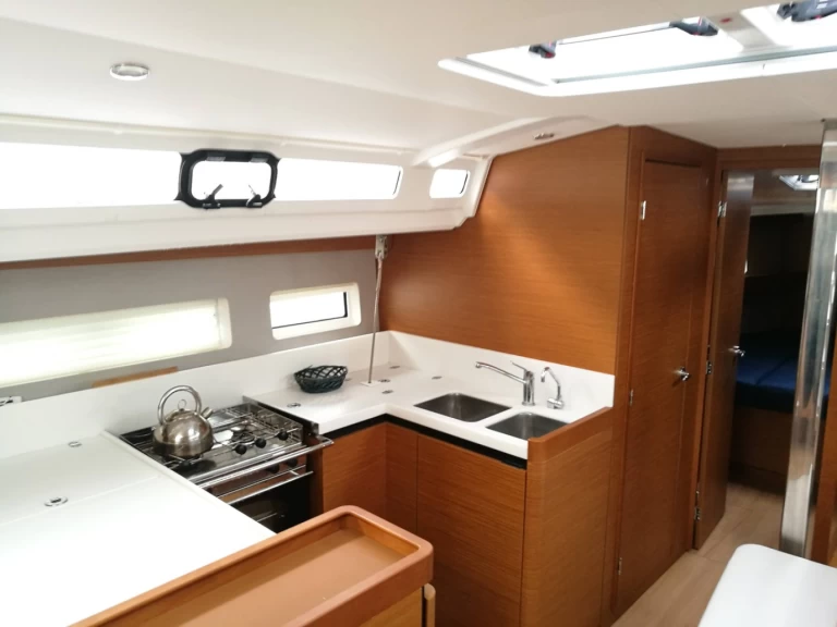 Huur een Jeanneau Sun Odyssey 440 in Furnari