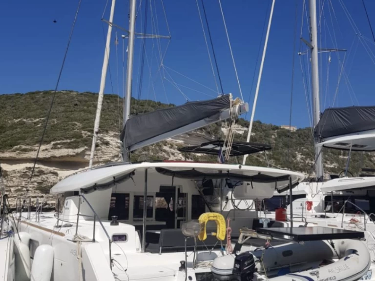 Catamaran te huur in Figari voor de beste prijs