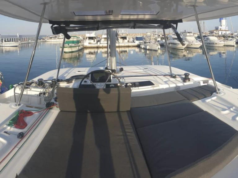 Huur een Lagoon Lagoon 46 in Figari