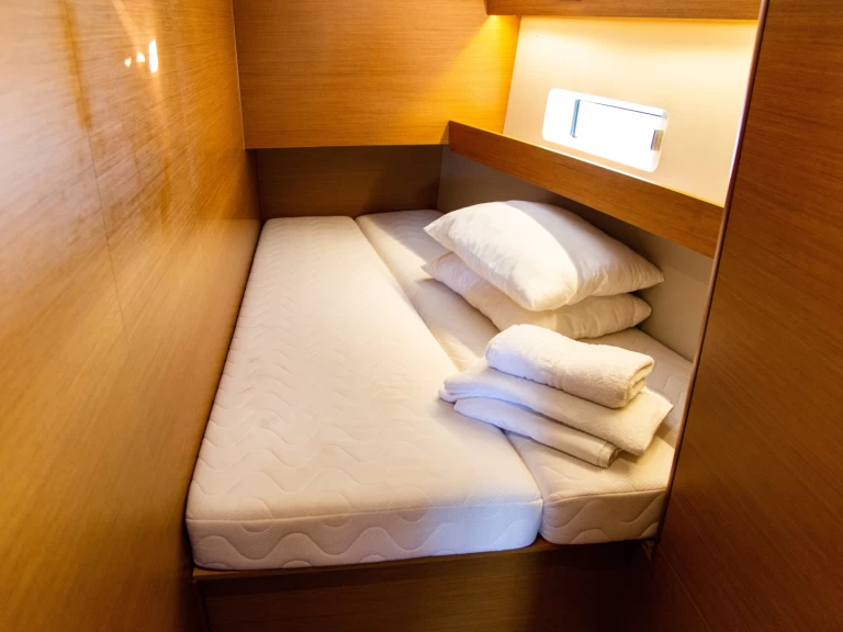 Huur een Jeanneau Sun Odyssey 490 in Lávrio