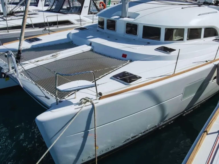 Bootverhuur Lagoon Lagoon 380[G] in Vibo Marina via SamBoat
