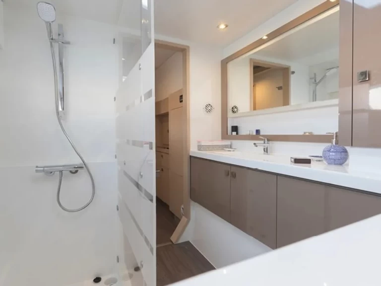 Huur een Fountaine Pajot Astrea 42 in Lávrio