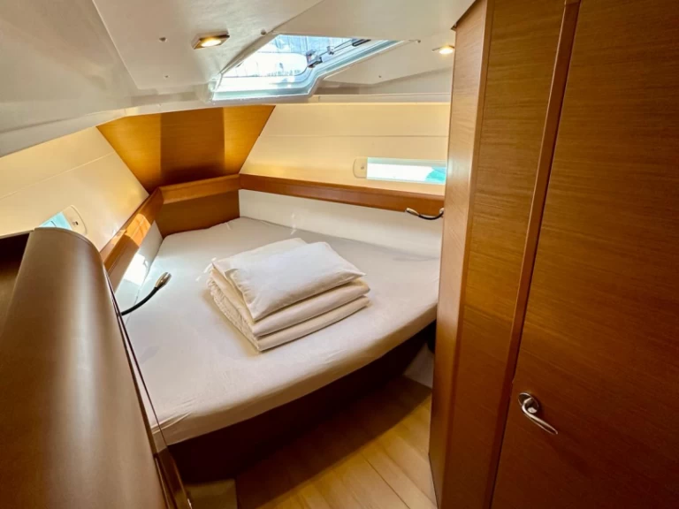 Huur een Jeanneau Sun Odyssey 419 in Drage