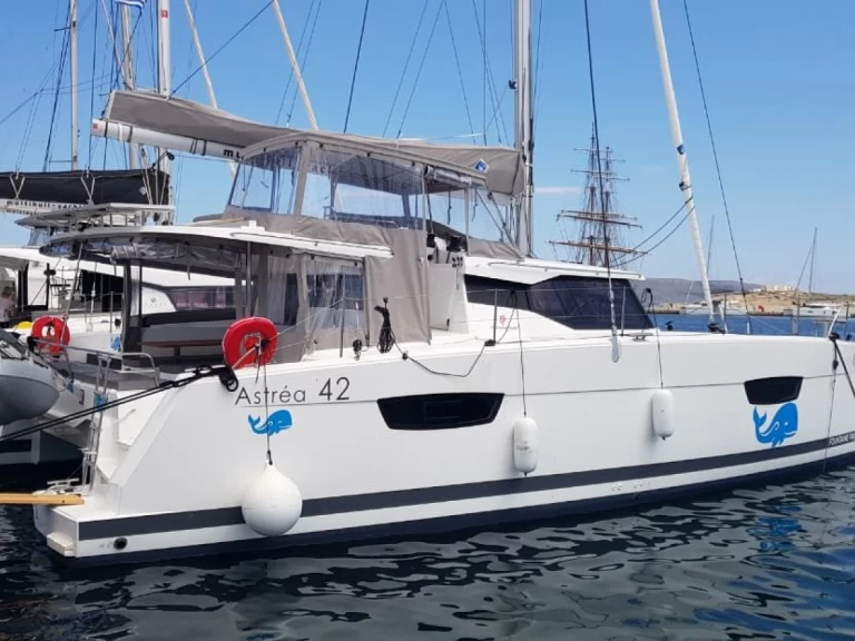Catamaran te huur in Lávrio voor de beste prijs
