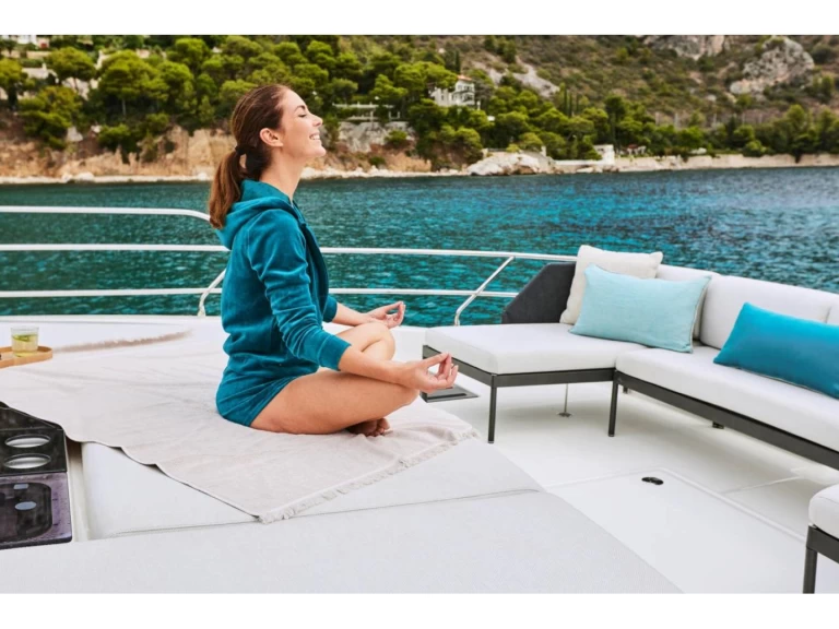 Jachthuur in Capo d'Orlando - Prestige Prestige M48 via SamBoat