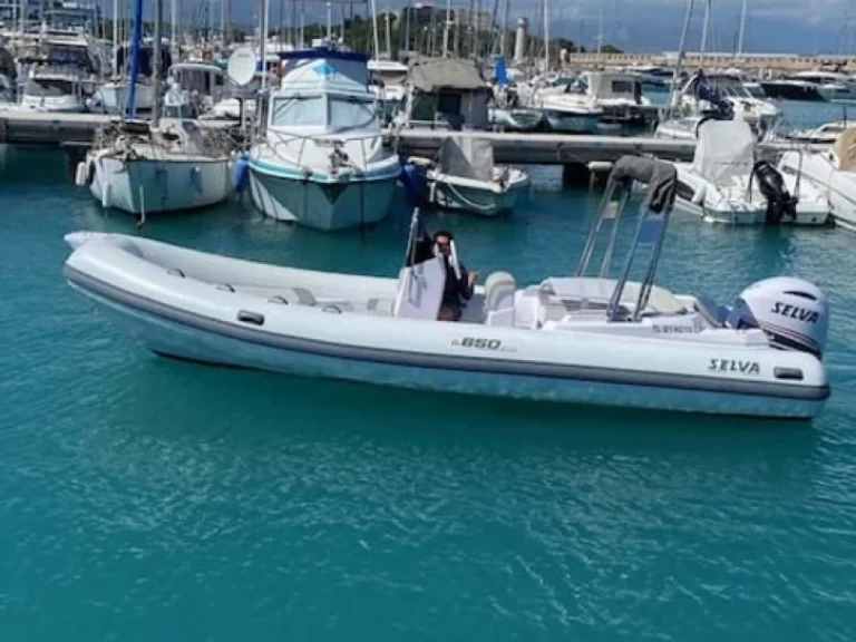 Huur een Selva Selva D650 Family in Antibes