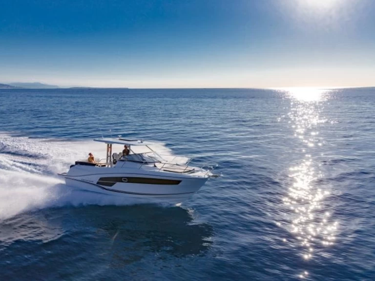 Huur een Jeanneau Cap Camarat 10.5 WA série 2 in La Trinité-sur-Mer