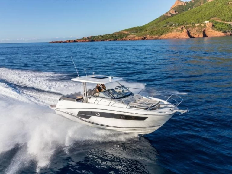 Bootverhuur La Trinité-sur-Mer goedkoop Cap Camarat 10.5 WA série 2