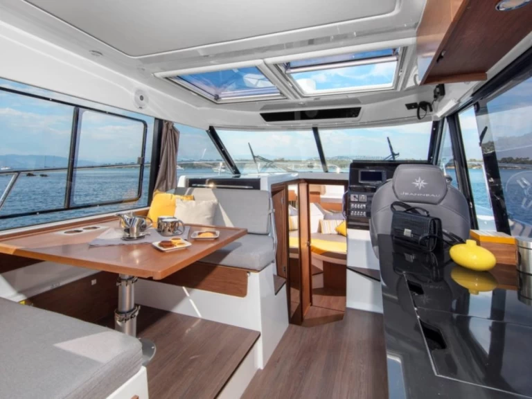 Jeanneau Merry Fisher 1095 te huur van particulier of professional in La Trinité-sur-Mer