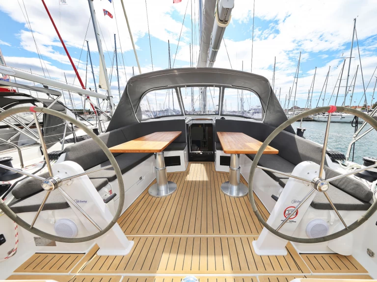 Huur een Hanse Hanse 410 in Biograd na Moru