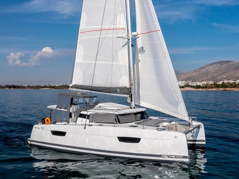 Verhuur Catamaran in Lávrio - Fountaine Pajot Astrea 42