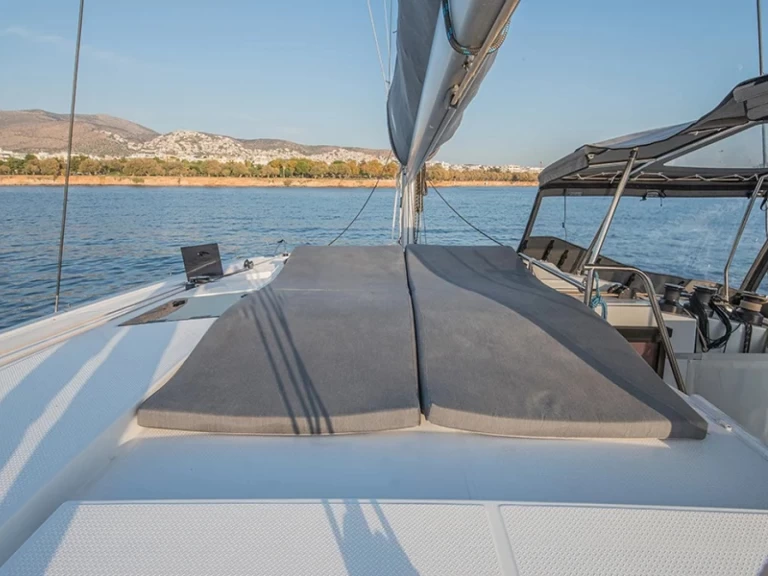 Bootverhuur Fountaine Pajot Astrea 42 in Lávrio via SamBoat