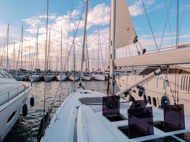 Bootverhuur Lávrio goedkoop Bavaria C57