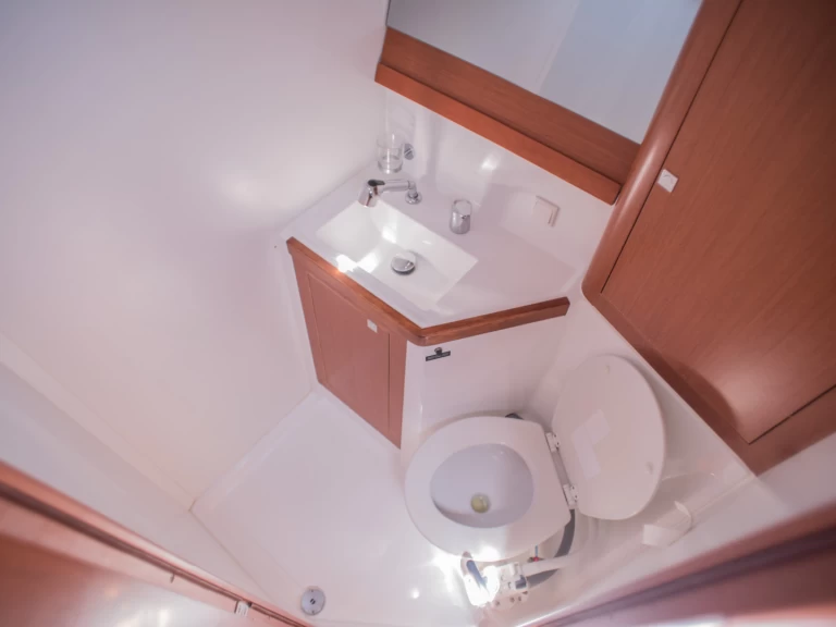 Huur een Bénéteau Oceanis 48 in Ávdira