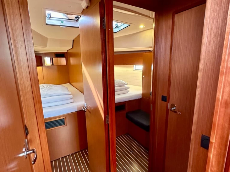 Bootverhuur Bavaria Cruiser 46 in Sukošan via SamBoat