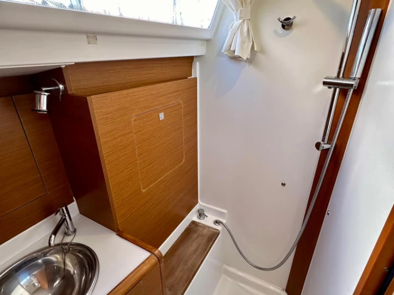 Huur Zeilboot met of zonder schipper Jeanneau in Sukošan