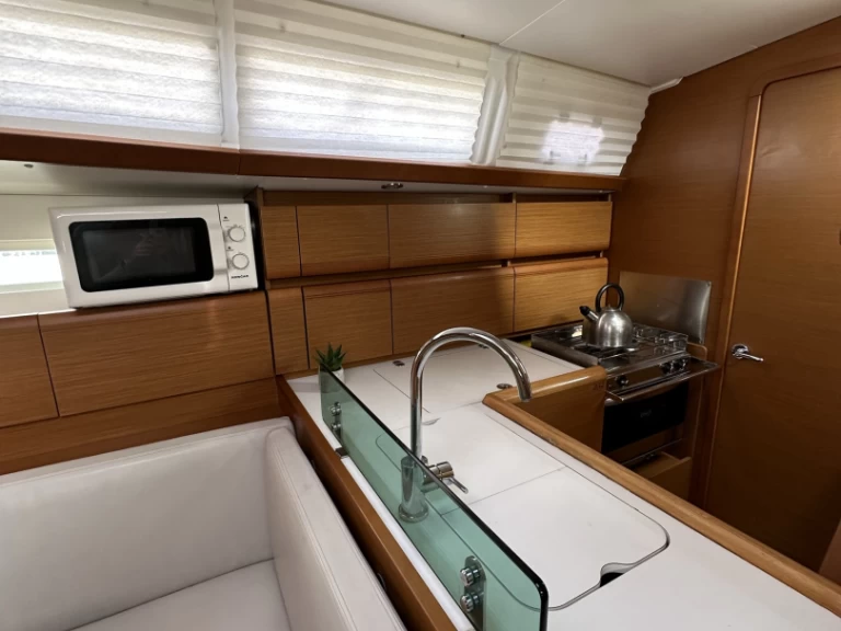 Verhuur Zeilboot Jeanneau met vaarbewijs