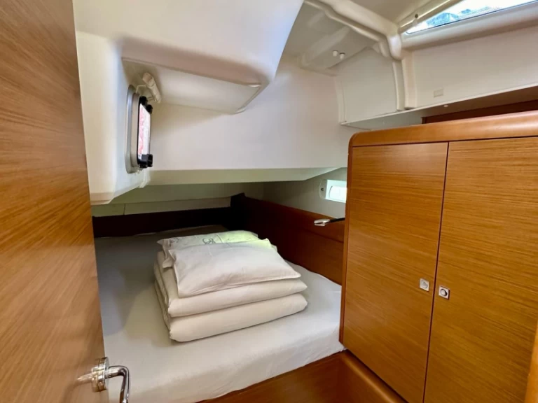 Huur een Jeanneau Sun Odyssey 449 in Sukošan