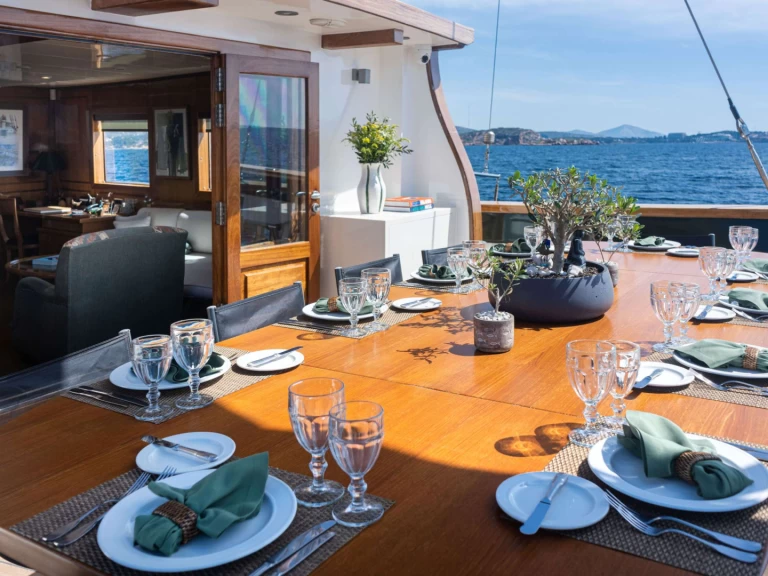 Jacht te huur in Néa Péramos voor de beste prijs