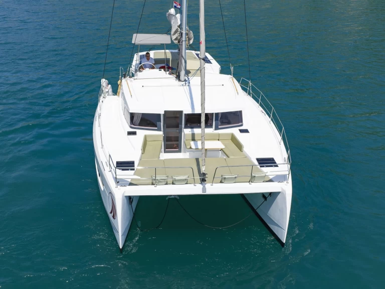 Catamaran te huur in Komolac voor de beste prijs
