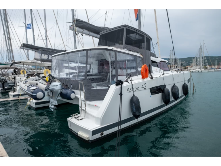 Verhuur Catamaran Fountaine Pajot met vaarbewijs