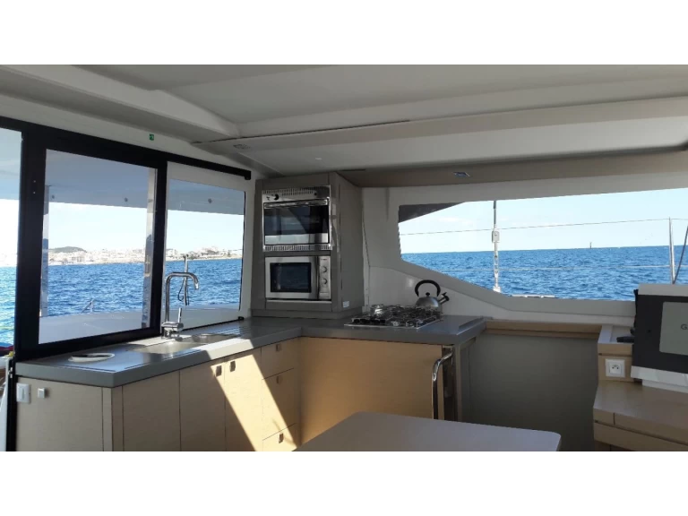 Huur Catamaran met of zonder schipper Fountaine Pajot in Palamós