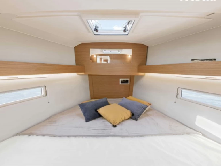 Huur een Dufour Dufour 390 Grand Large in Port-Camargue