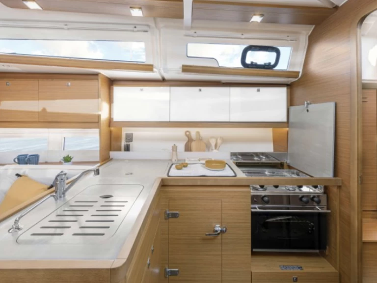 Bootverhuur Port-Camargue goedkoop Dufour 390 Grand Large