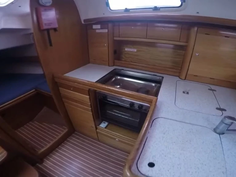 Huur Zeilboot met of zonder schipper Bavaria in Nikiána