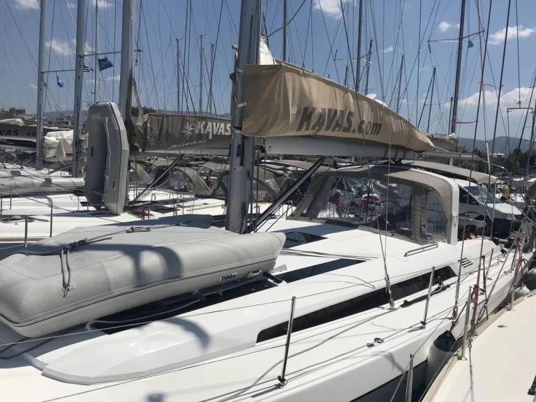 Bootverhuur Nikiána goedkoop Oceanis 51.1