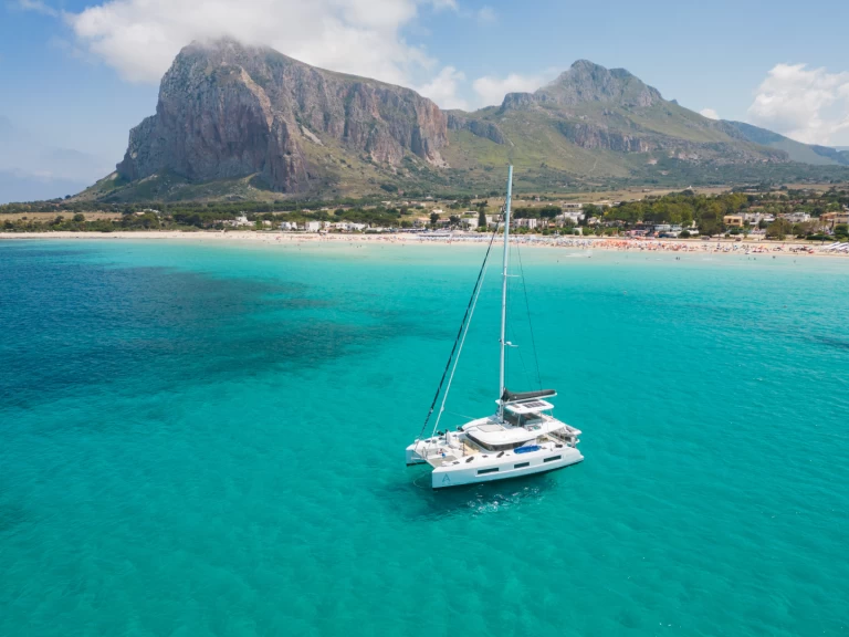 Lagoon Lagoon 55 te huur van particulier of professional in Cugnana Verde